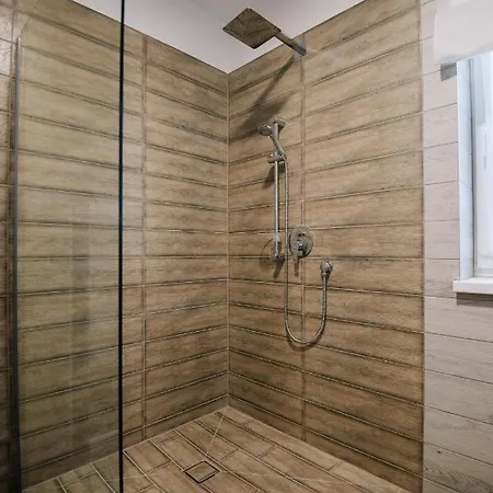 Kőszikla Kulcsosház Villa *